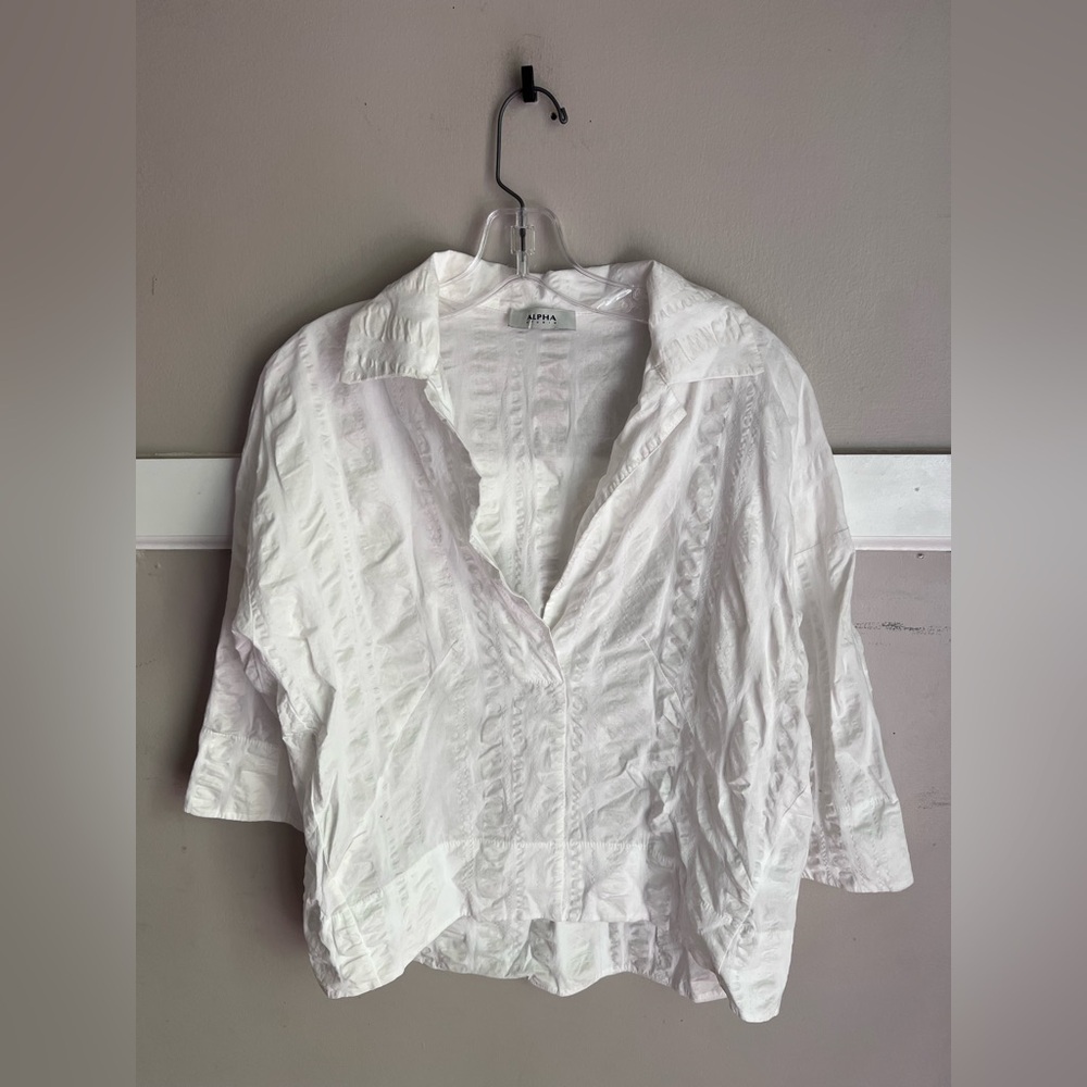 Lightweight White Textured Button-Down Shirt - Relaxed Fit